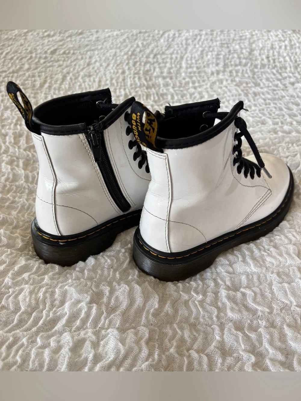 Dr. Martens Girls White Leather Lace-Up Boots size 13